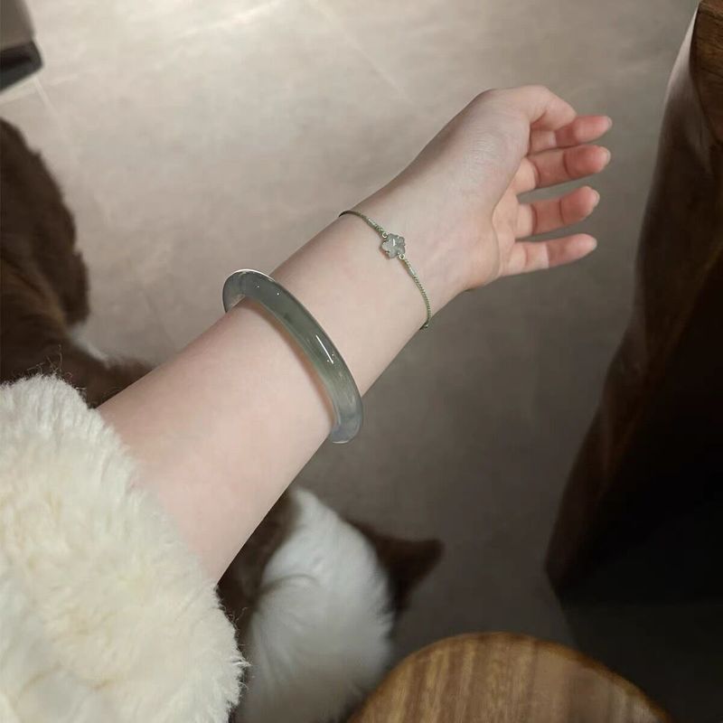 Beauty & Makeup Katia Di Paola - Belleza de hielo de Myanmar, brazalete
